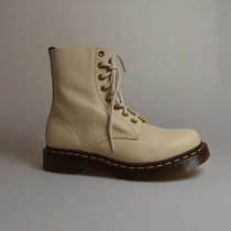 dr martens pascal virginia beige 